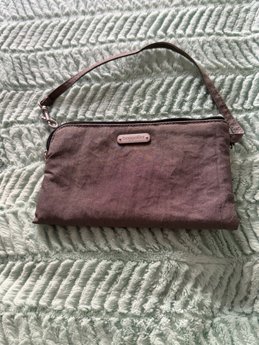 Baggallini Uptown Crossbody bag w/ Wristlet - Picture 6 of 6